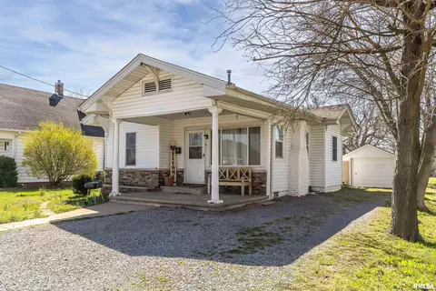 1202 Davis Ave, Johnston City, IL 62951