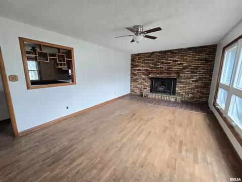 278 E Jackson St, Ashley, IL 62808 photo 6