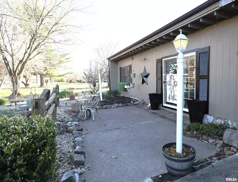 7 Phyllis Dr, Centralia, IL 62801 photo 3