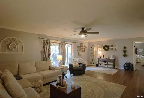 7 Phyllis Dr, Centralia, IL 62801 photo 9