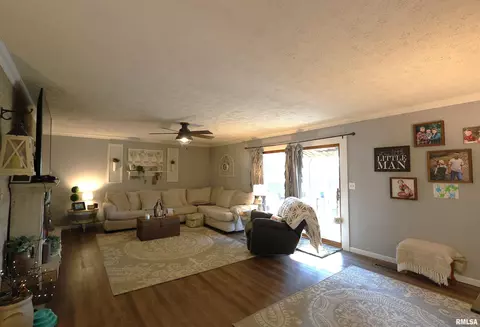 7 Phyllis Dr, Centralia, IL 62801 photo 8