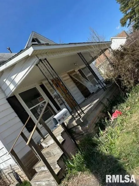2401 1st St, Eldorado, IL 62930