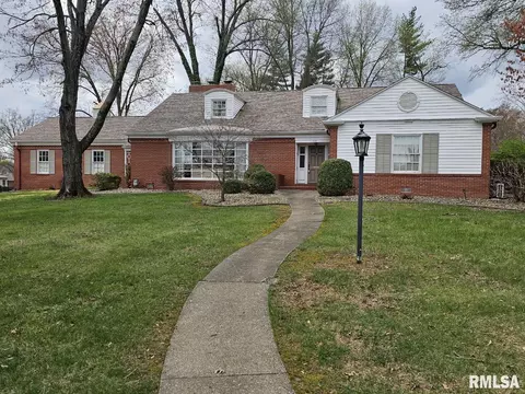 705 Pavey Ave, Mount Vernon, IL 62864