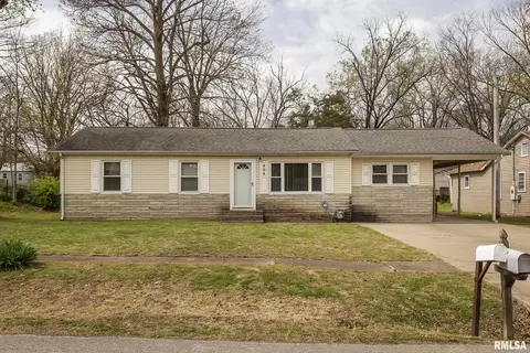804 N Almond St, Carbondale, IL 62902
