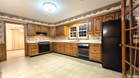 325 Two Mile Rd, Eldorado, IL 62930 photo 6