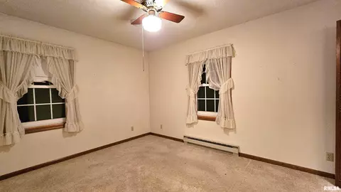 325 Two Mile Rd, Eldorado, IL 62930 photo 17