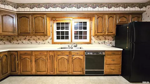 325 Two Mile Rd, Eldorado, IL 62930 photo 7