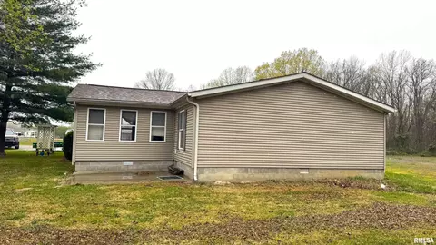 325 Lincoln St, Hurst, IL 62949 photo 2