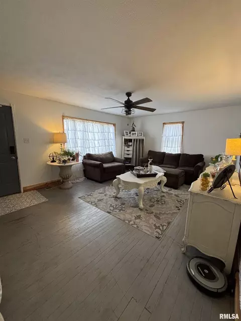 205 N Bentley St, Marion, IL 62959 photo 9