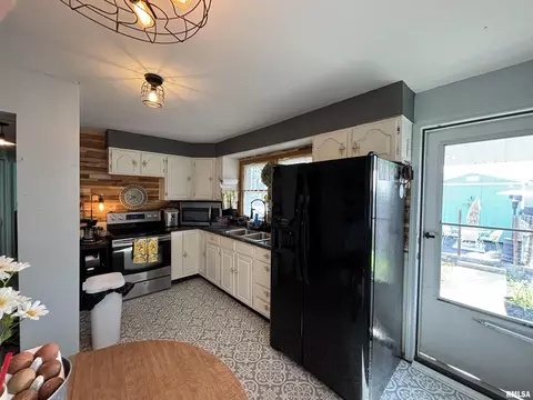 205 N Bentley St, Marion, IL 62959 photo 4