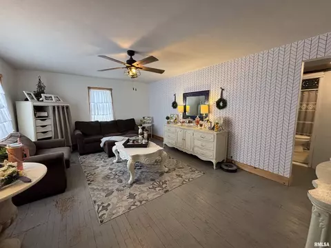 205 N Bentley St, Marion, IL 62959 photo 11