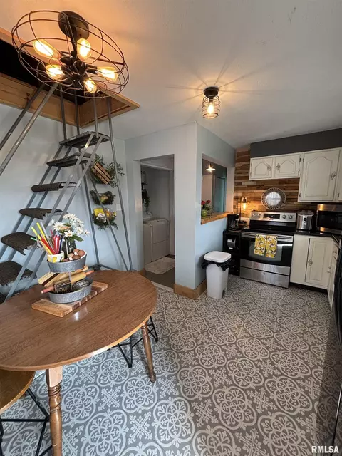 205 N Bentley St, Marion, IL 62959 photo 6