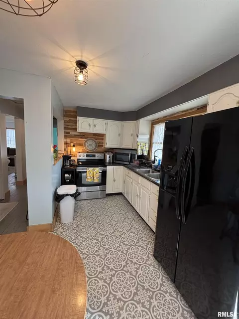 205 N Bentley St, Marion, IL 62959 photo 5