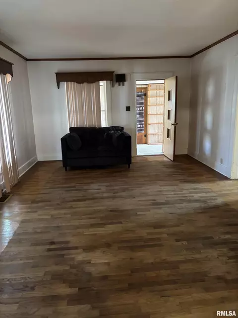 303 S Emma St, Christopher, IL 62822 photo 11
