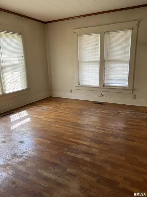 303 S Emma St, Christopher, IL 62822 photo 6