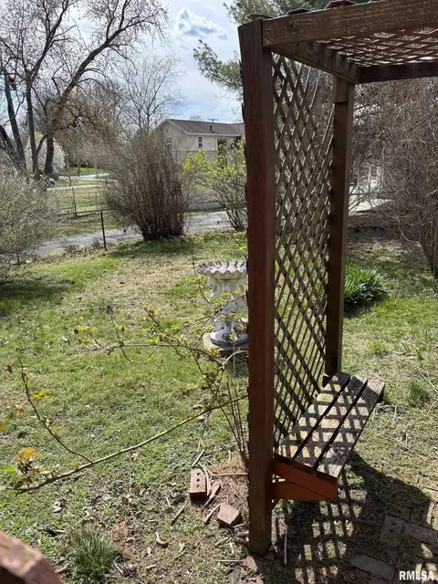 303 S Emma St, Christopher, IL 62822 photo 5