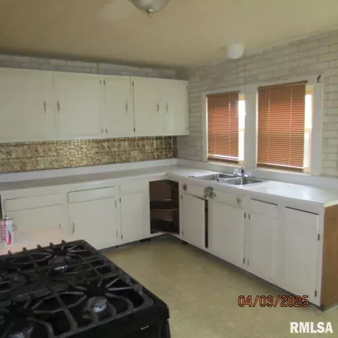 508 S 19th St, Herrin, IL 62948 photo 5