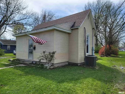 431 N Olive St, Flora, IL 62839 photo 2