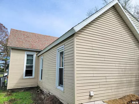 431 N Olive St, Flora, IL 62839 photo 5