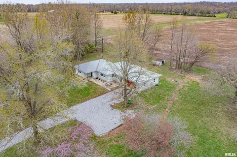 1108 N Main St, Dix, IL 62830 photo 2