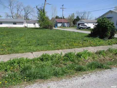 1111 E Bond St, Benton, IL 62812 photo 6