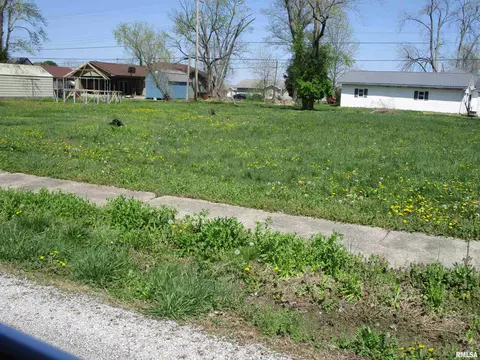 1111 E Bond St, Benton, IL 62812 photo 8