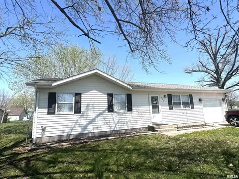 408 Elm St, Irvington, IL 62848