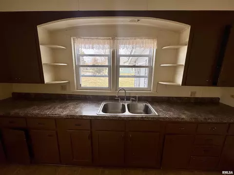 808 W White St, Marion, IL 62959 photo 12