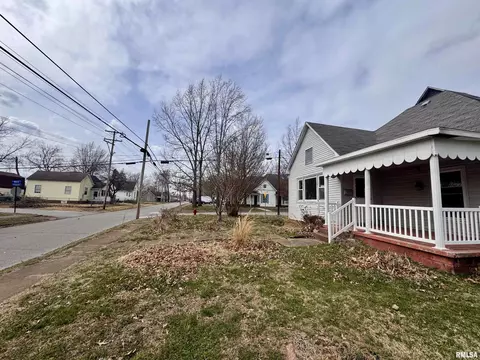 808 W White St, Marion, IL 62959 photo 3