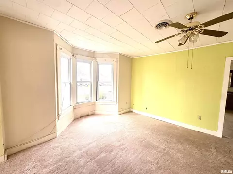 808 W White St, Marion, IL 62959 photo 5