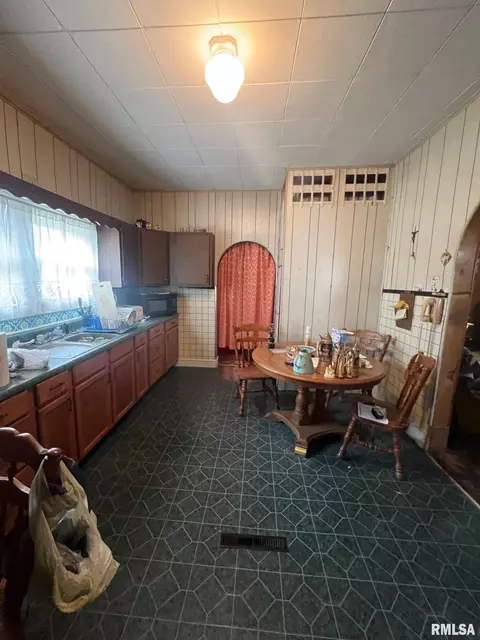 401 S Victor St, Christopher, IL 62822 photo 5