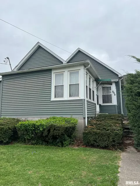 401 S Victor St, Christopher, IL 62822