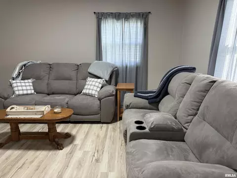 500 Parish St, Eldorado, IL 62930 photo 9