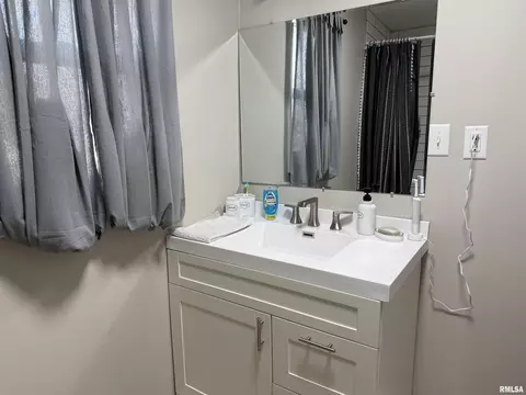 500 Parish St, Eldorado, IL 62930 photo 25
