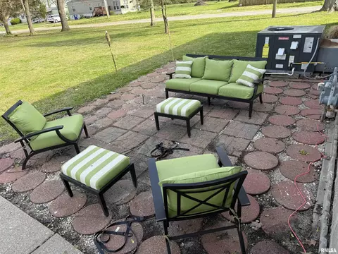 500 Parish St, Eldorado, IL 62930 photo 7