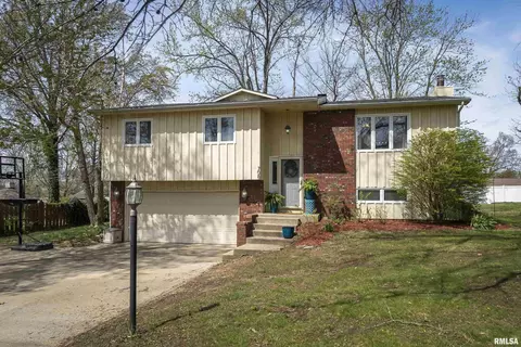 708 Woodland Ave, Herrin, IL 62948