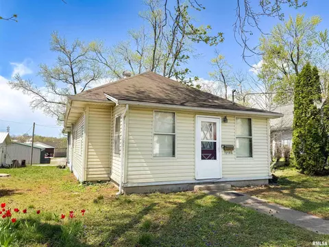 113 Grove Ave, Anna, IL 62906