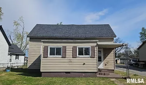 318 W Raymond St, Harrisburg, IL 62946