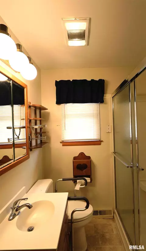 1305 S Pne, Centralia, IL 62801 photo 8