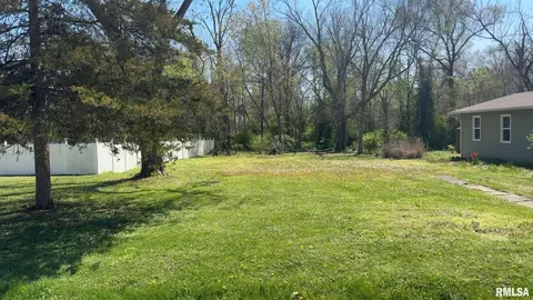 208 W Parrish St, Benton, IL 62812 photo 1