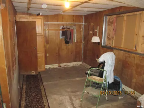 229 S James St, Centralia, IL 62801 photo 11