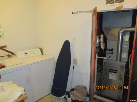 229 S James St, Centralia, IL 62801 photo 10