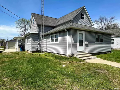 403 S State St, Christopher, IL 62822 photo 2