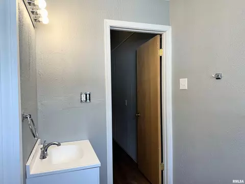 403 S State St, Christopher, IL 62822 photo 36
