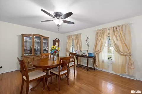 312 Circle Dr, Salem, IL 62881 photo 4