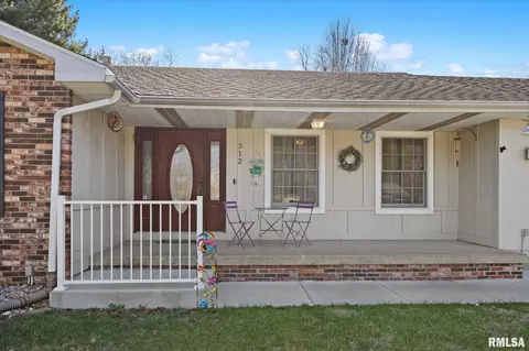 312 Circle Dr, Salem, IL 62881 photo 2