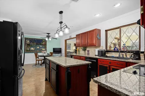 312 Circle Dr, Salem, IL 62881 photo 8