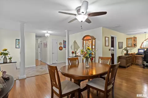312 Circle Dr, Salem, IL 62881 photo 5
