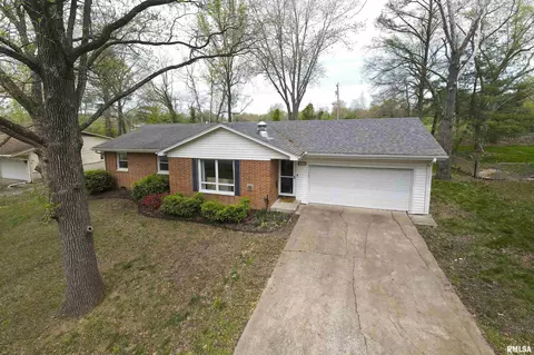 1516 E Gary Dr, Carbondale, IL 62902