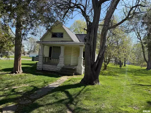 101 Marilyn Ave, Centralia, IL 62801
